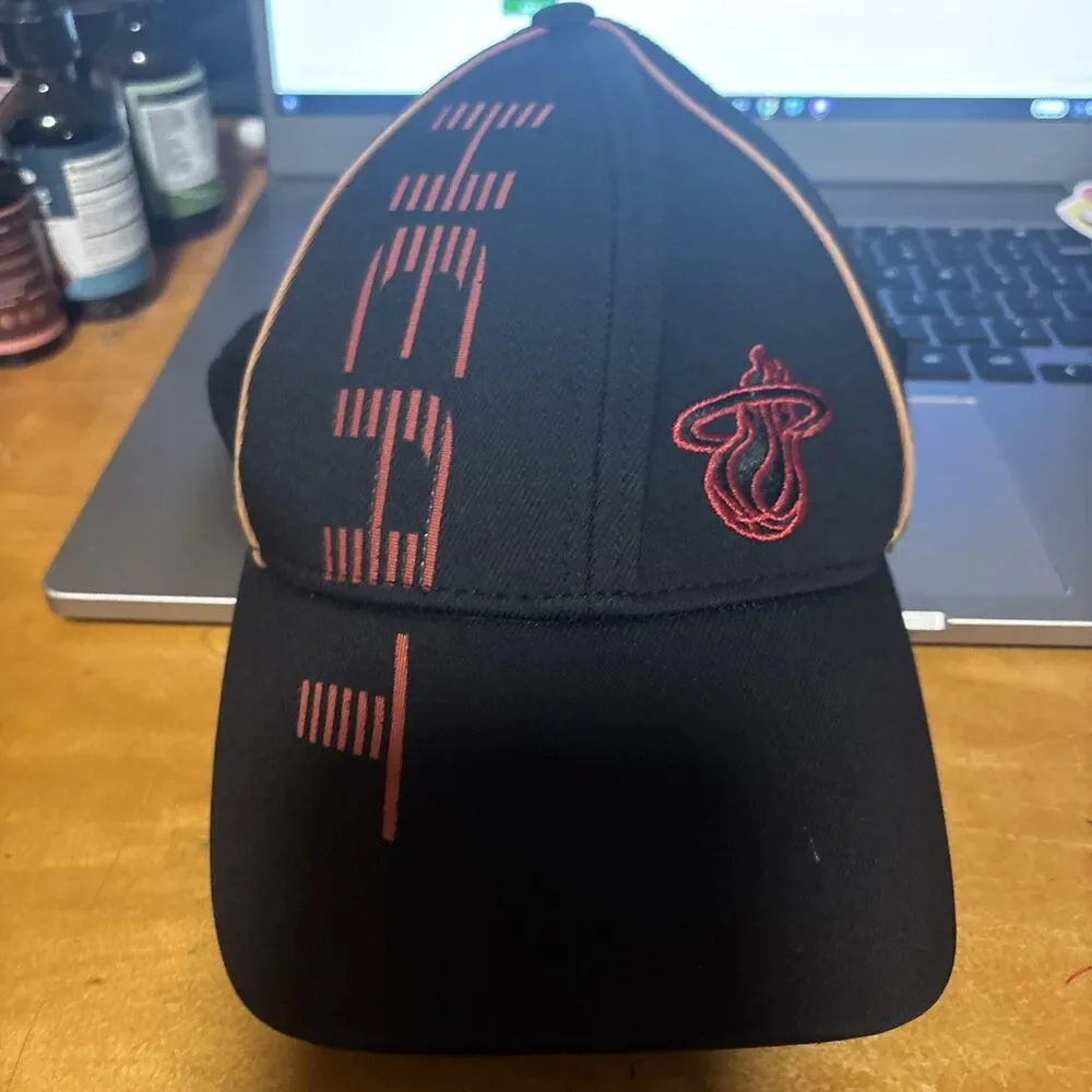 Miami Heat NBA Adidas Cap Fitted Black/Red FITMAX'70 Size L/XL